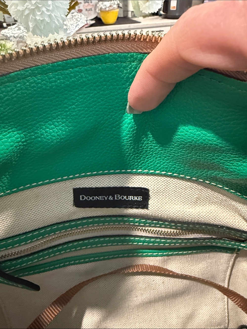Dooney and Bourke kelly GreenSorrento satchel 30 with pocket - Picture 8 of 9